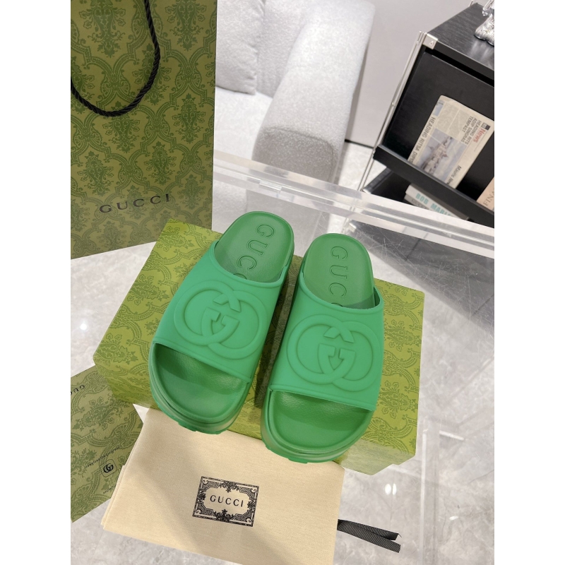 G*u*i slippers